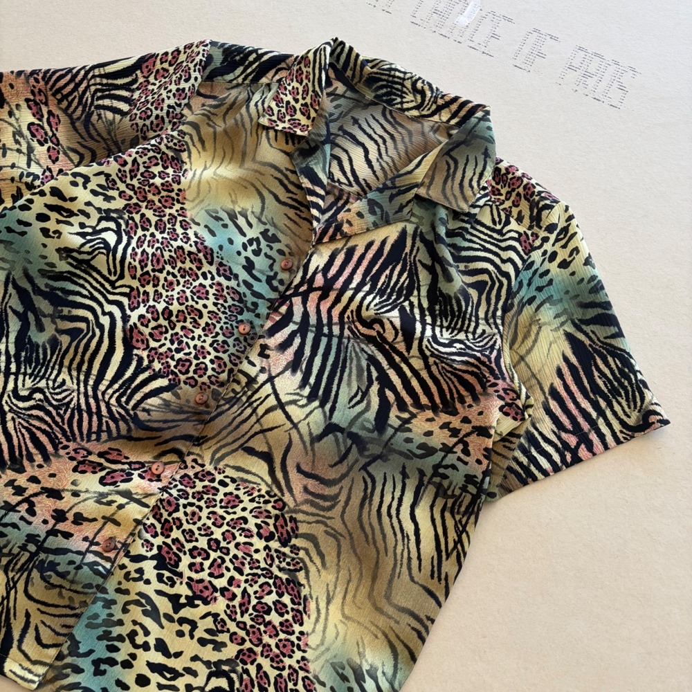 Vintage 70s Vintage Animal Print Button Down Shirt